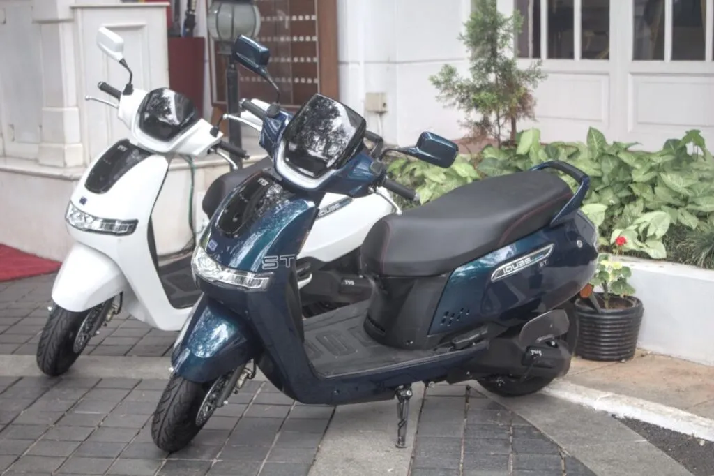 India Electric Vehicle Retail Sales FY 2026: TVS and Tata Motors Lead 2W and PV Markets