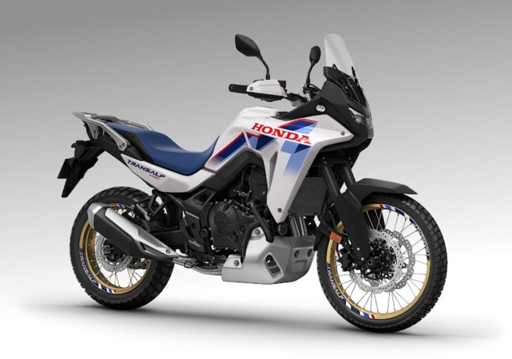 Honda BigWing Sector 10 opens in Noida (Sells Upto 750cc Premium Bikes)